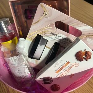Skin & Scent Gift Basket